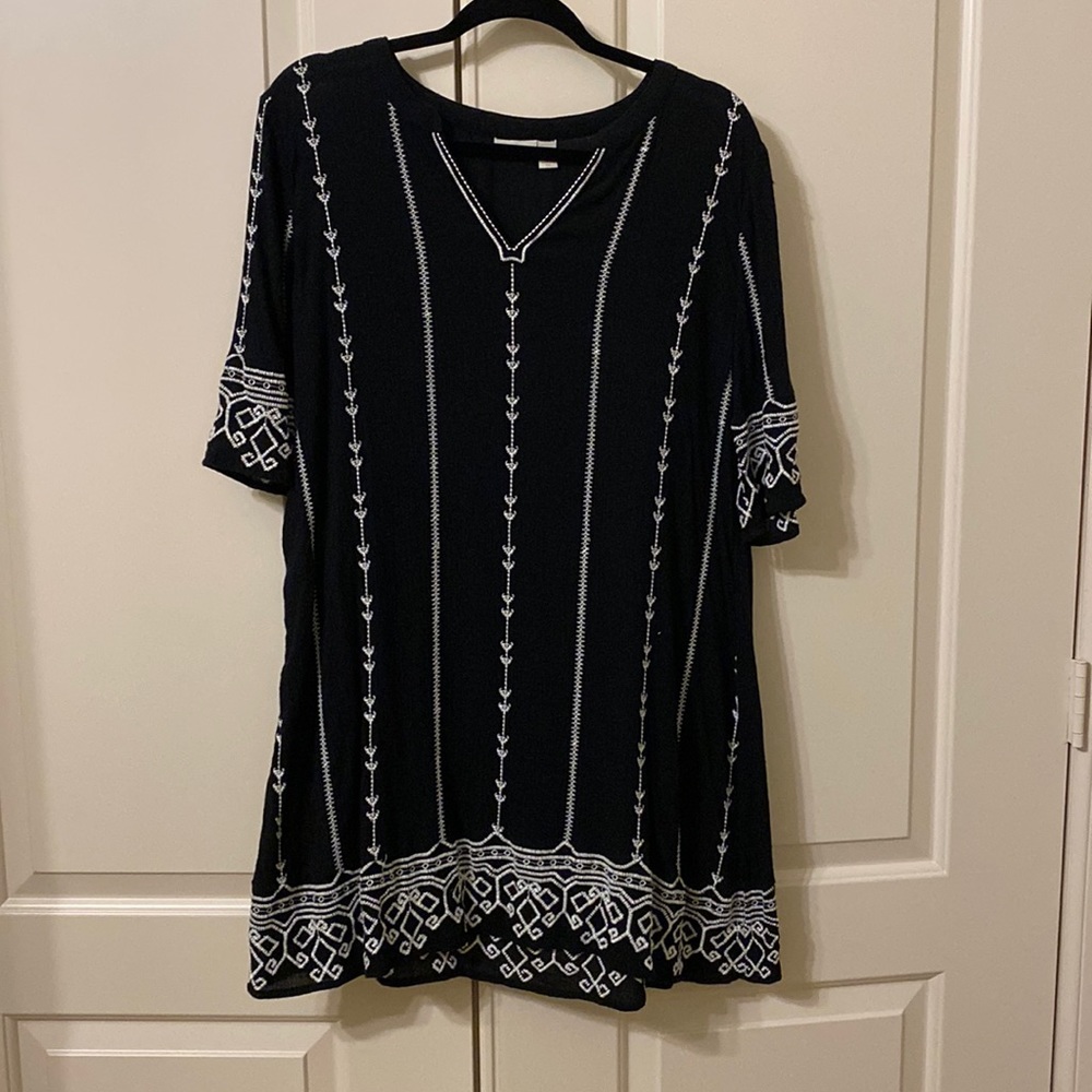 Black and White Embroidered T-shirt Dress